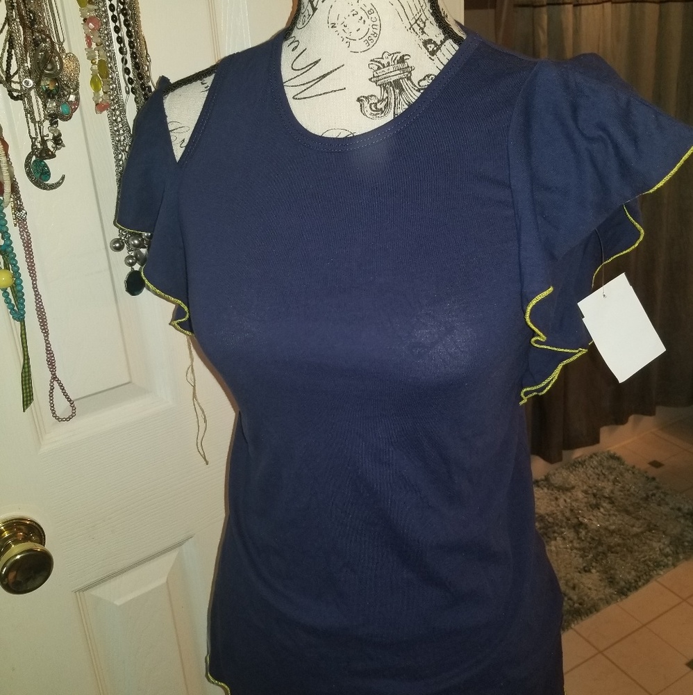 Winged sleeved tee